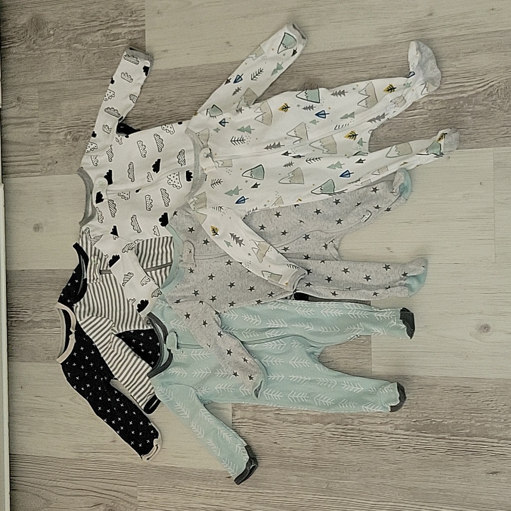 (6) 0-3 month sleepers unisex